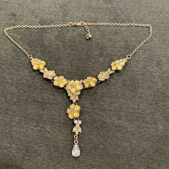 Beautiful vintage necklace with yellow flowers - Picture 1 of 4